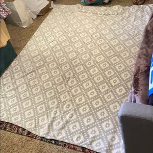 Large, Grey-White Patterned Soft Blanket